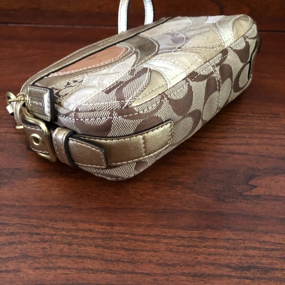 Coach capacity wristlet - Picture 3 of 3
